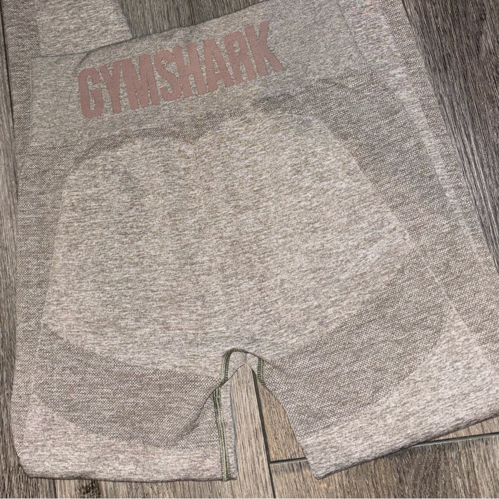 Size M gray/pink Gymshark leggings